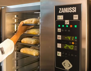 扎努西 zanussi 烤箱